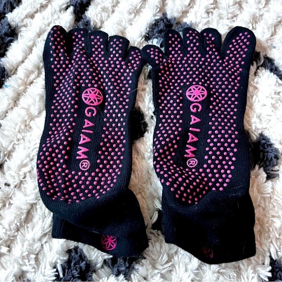 GAIAM grippy yoga Pilates exercise socks - Picture 1 of 4